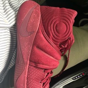 Kyrie Irving 2. No original box.